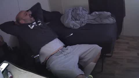 Muffdiver online show from April 2026 07:08:01 AM