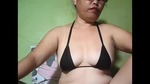 Snapshot of muffy_bunny chatting on May 2026 08:25:01 PM muffy_bunny online show from May 2026 08:25:01 PM