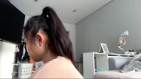 Mia online show from February 2026 04:22:01 AM