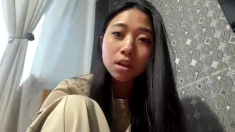 Mia online show from March 2026 09:18:02 PM