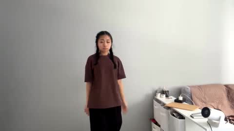 Mia online show from March 2026 03:56:02 AM