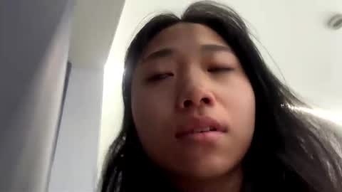 Mia online show from April 2026 10:10:01 PM