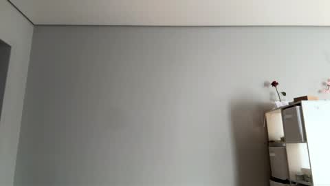 Mia online show from April 2026 10:10:02 PM