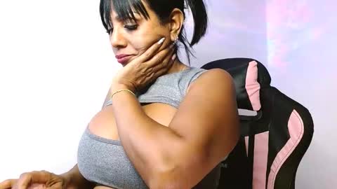 yuli online show from November 2025 09:26:02 PM