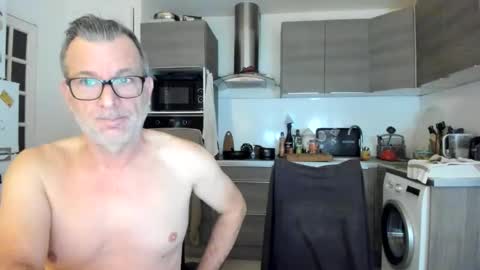 Snapshot of munishpunish chatting on November 2025 08:51:05 AM LOVELY JULIA Peter DAY online show from November 2025 08:51:05 AM