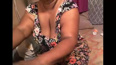 Snapshot of munniegalz1 chatting on February 2025 06:43:02 PM your angel online show from February 2025 06:43:02 PM