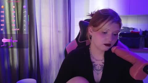 Snapshot of mura_muur chatting on June 2026 12:20:01 PM Milana online show from June 2026 12:20:01 PM