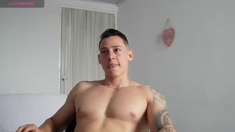 muscle_king_cum online show from April 2026 02:18:02 PM