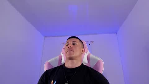 Muscle Man online show from December 2025 05:54:01 PM