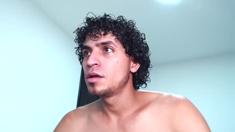 Snapshot of muscle_man1 chatting on December 2024 12:22:02 AM Mike online show from December 2024 12:22:02 AM