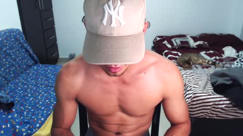 Snapshot of muscle_man1 chatting on January 2025 05:56:01 AM Mike online show from January 2025 05:56:01 AM