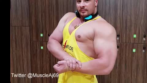 Snapshot of muscleaj69 chatting on December 2024 06:37:02 PM AJ online show from December 2024 06:37:02 PM