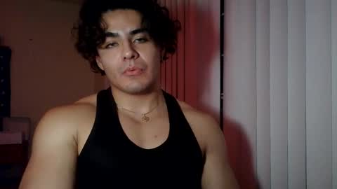 Snapshot of musclebottom21 chatting on October 2025 03:37:01 AM STUP MUSCLE online show from October 2025 03:37:01 AM