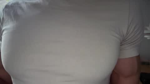 Snapshot of musclehair3 chatting on October 2025 10:41:01 AM musclehair3 online show from October 2025 10:41:01 AM