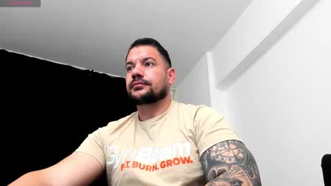 Snapshot of musclemonster31 chatting on November 2025 03:41:01 AM MuscleMonster31 online show from November 2025 03:41:01 AM