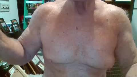 Snapshot of musclesandlittledick chatting on March 2026 12:05:02 PM musclesandlittledick online show from March 2026 12:05:02 PM