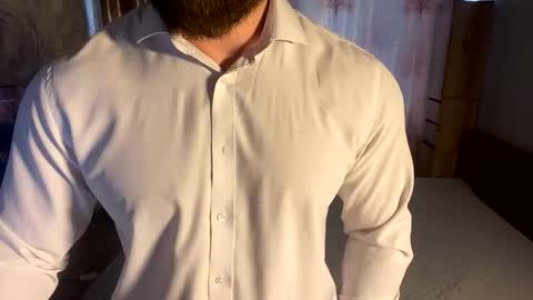 muscularjuggler online show from April 2026 04:20:02 AM