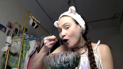 Snapshot of muse_online chatting on February 2025 04:24:01 PM Muse Ali online show from February 2025 04:24:01 PM