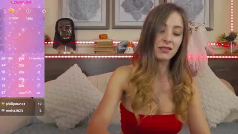 Luna  online show from November 2025 08:00:01 PM