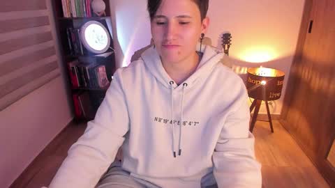 Snapshot of musicayluna chatting on February 2025 01:52:02 AM VALENTINA Luna online show from February 2025 01:52:02 AM