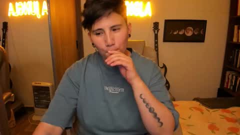 Snapshot of musicayluna chatting on October 2025 02:03:02 AM VALENTINA Luna online show from October 2025 02:03:02 AM