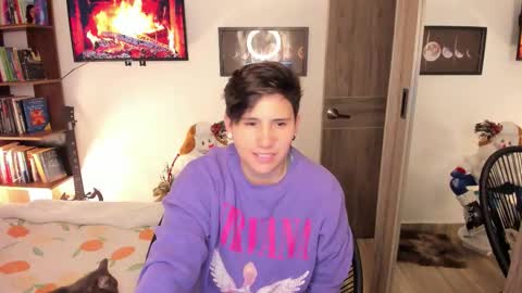 Snapshot of musicayluna chatting on November 2025 02:44:02 AM VALENTINA Luna online show from November 2025 02:44:02 AM