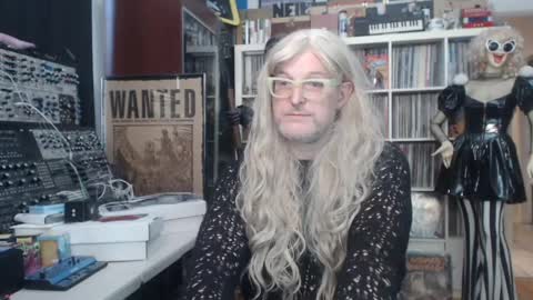 Snapshot of muziknerd chatting on May 2026 11:34:01 PM Muziknerd online show from May 2026 11:34:01 PM