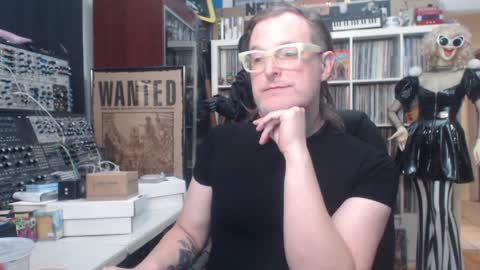 Snapshot of muziknerd chatting on May 2026 06:51:01 AM Muziknerd online show from May 2026 06:51:01 AM