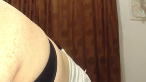     sara      i know you love me xoxox     online show from November 2025 02:21:01 AM