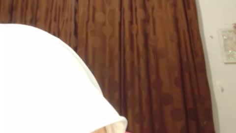     sara      i know you love me xoxox     online show from December 2025 08:30:01 AM