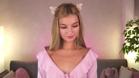 Polly online show from September 2025 03:16:02 PM