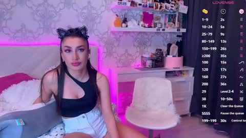 Naomi online show from April 2026 06:07:01 PM