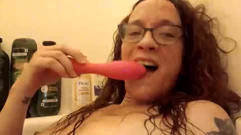 Snapshot of mybell8882 chatting on November 2025 03:57:01 PM Gypsy online show from November 2025 03:57:01 PM