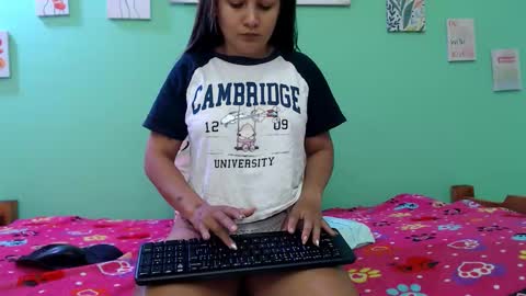 Angel Cute online show from October 2025 07:07:02 PM