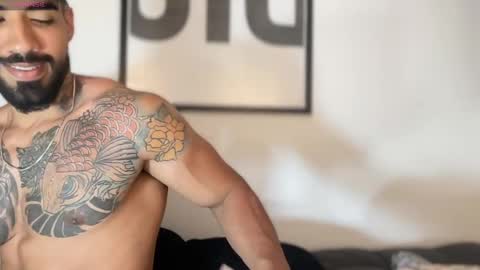 Snapshot of myke_esthetic chatting on December 2024 11:35:01 PM Myke esthetic online show from December 2024 11:35:01 PM