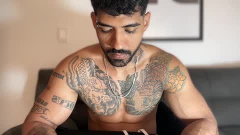 Snapshot of myke_esthetic chatting on January 2025 02:33:01 AM Myke esthetic online show from January 2025 02:33:01 AM