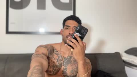 Snapshot of myke_esthetic chatting on January 2025 03:22:02 AM Myke esthetic online show from January 2025 03:22:02 AM