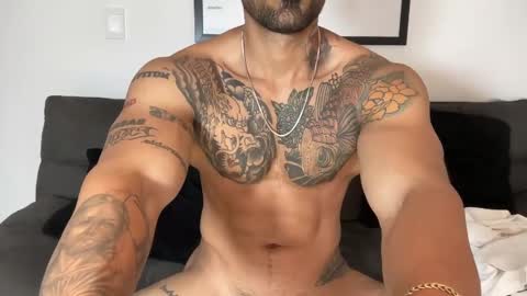 Snapshot of myke_esthetic chatting on February 2025 05:05:02 AM Myke esthetic online show from February 2025 05:05:02 AM