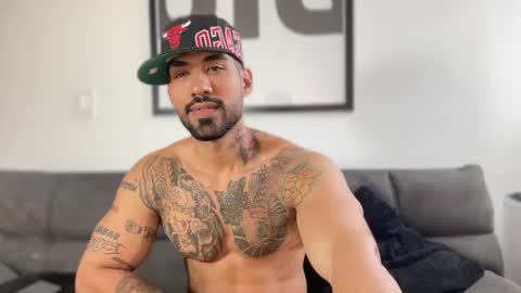 Snapshot of myke_esthetic chatting on February 2025 10:31:01 PM Myke esthetic online show from February 2025 10:31:01 PM