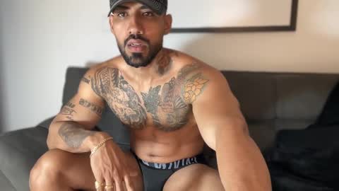 Snapshot of myke_esthetic chatting on March 2025 01:23:01 AM Myke esthetic online show from March 2025 01:23:01 AM