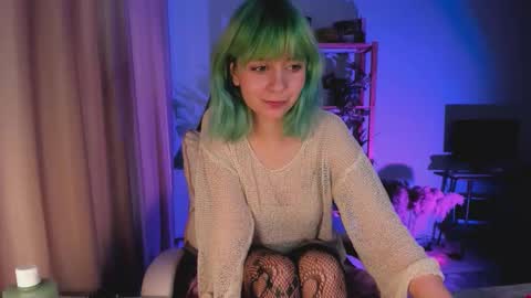 MylaFlores online show from November 2025 05:22:02 AM