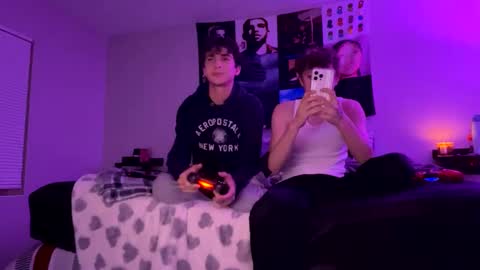 Snapshot of mylesandmaxxx06 chatting on February 2025 04:54:02 AM MylesMaxx online show from February 2025 04:54:02 AM