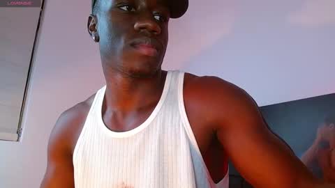 Mylo Wallace  online show from February 2025 10:39:01 PM