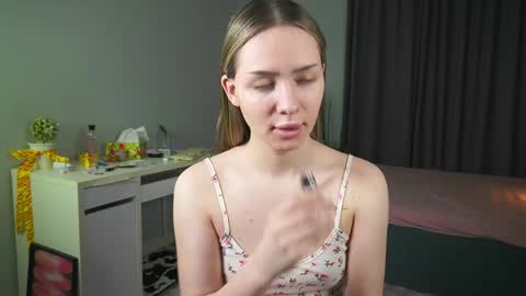 Snapshot of myluvia chatting on March 2026 04:12:02 AM Tori online show from March 2026 04:12:02 AM