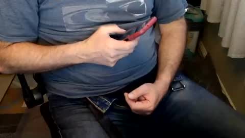 Just hanging out - No pressure online show from April 2026 11:27:01 PM