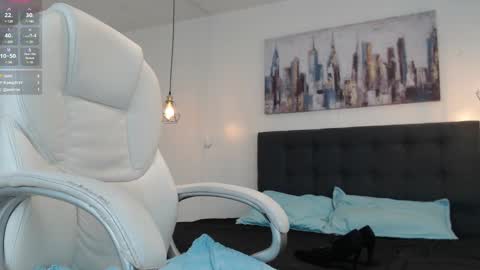 Snapshot of mysterious_girl42 chatting on December 2024 04:43:01 PM No Name online show from December 2024 04:43:01 PM