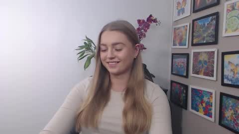 Snapshot of mysteryericax chatting on December 2024 01:10:01 PM Erica online show from December 2024 01:10:01 PM