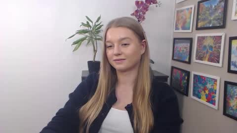 Snapshot of mysteryericax chatting on January 2025 12:56:01 PM Erica online show from January 2025 12:56:01 PM