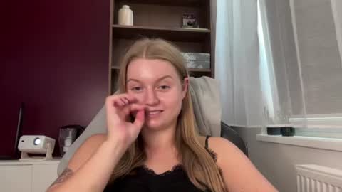Snapshot of mysteryericax chatting on June 2026 10:15:01 AM Erica online show from June 2026 10:15:01 AM