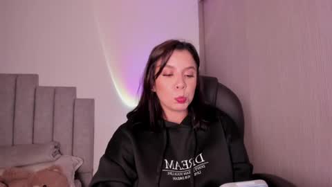 Elena online show from May 2026 01:00:01 AM